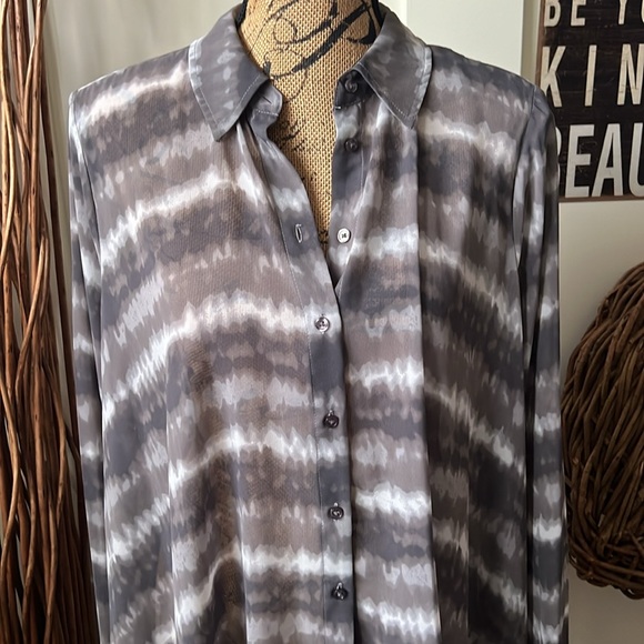 Cato Shear Gray Muted Striped Hi Low Blouse - Picture 2 of 8